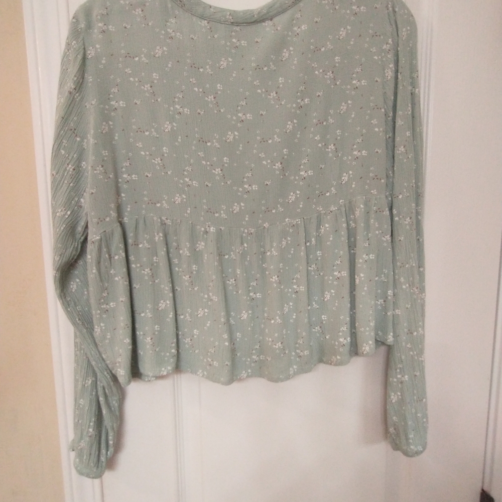 SO Sage Floral Peplum Blouse With Lace Up Front - Picture 7 of 11